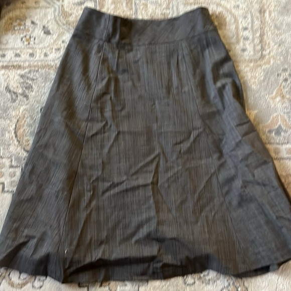 Banana Republic Business Pants Suit. Blazer Size 0, Pant Size 4. Mint condition. - Picture 7 of 8